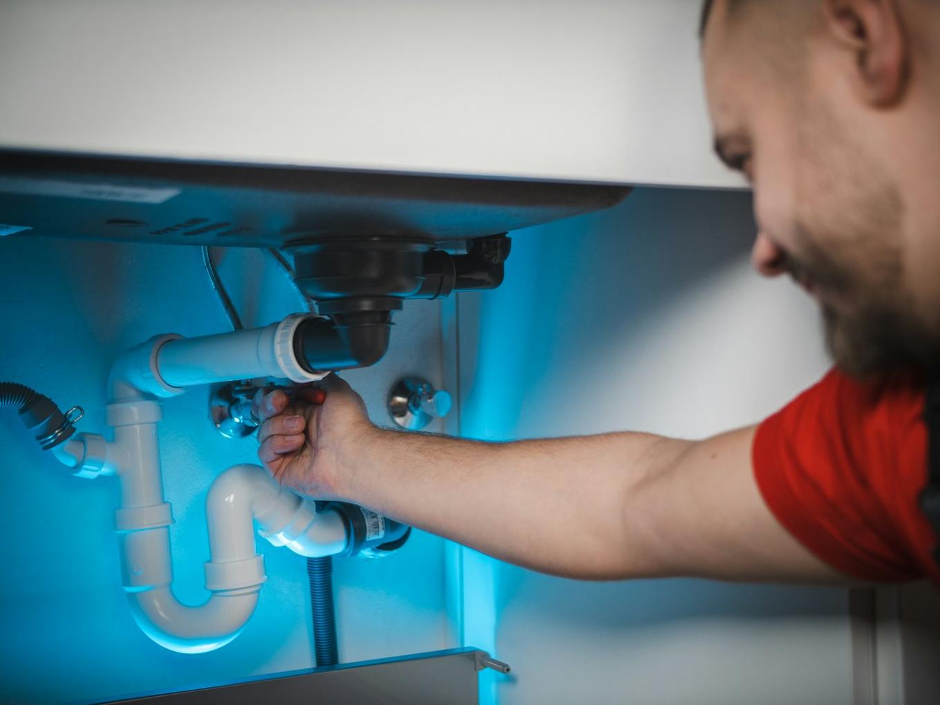 See how a plumber books jobs without phone tag